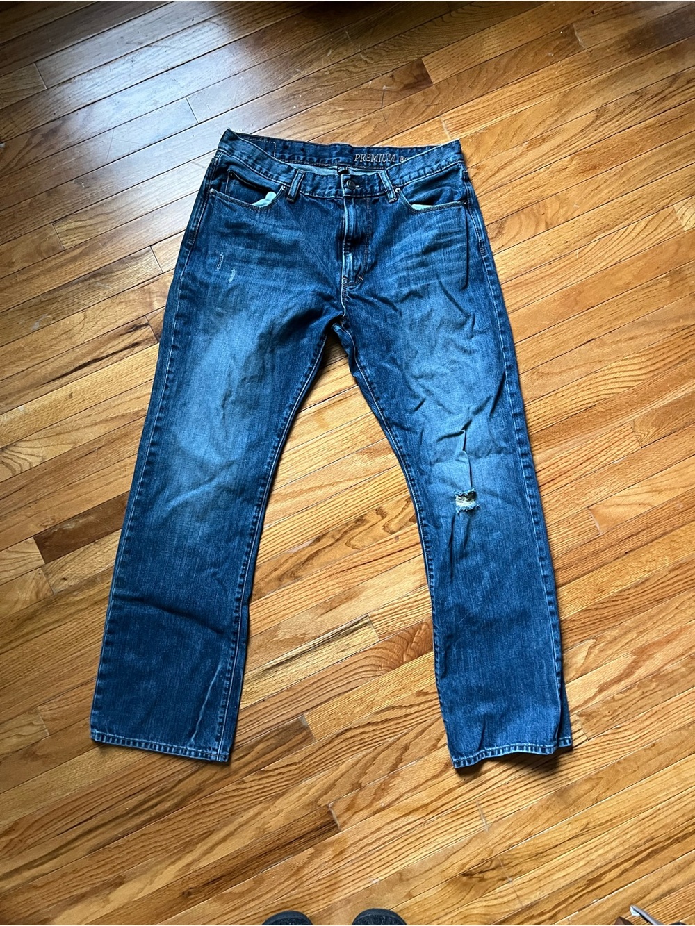 GAP Men's Blue Straight Jeans with Distressed Knee Size 33/32
